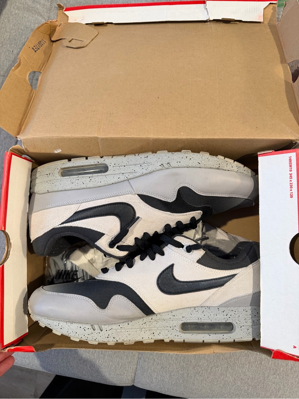 Nike Men's Two-Tone Gray and Black Air Cushion Sneakers
